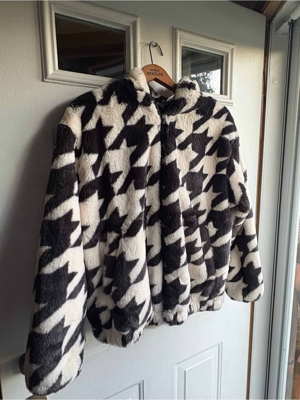 H&M Divided Women’s S Black & White Houndstooth Hooded Zip Short Jacket